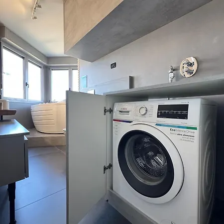 Panoramic Penthouse - Jacuzzi - Private Parking Brescia