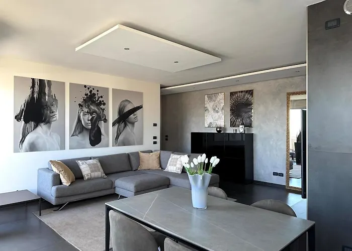 Apartment Panoramic Penthouse - Jacuzzi - Private Parking Brescia