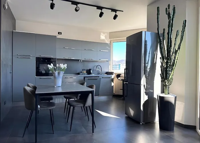 Panoramic Penthouse - Jacuzzi - Private Parking Appartement Brescia