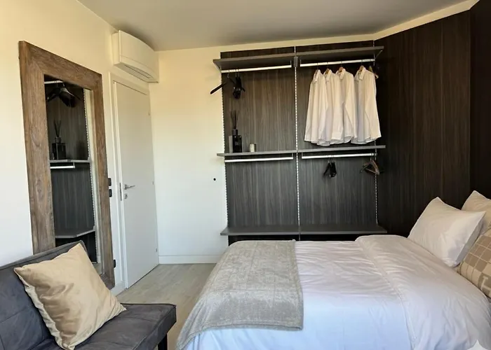 Panoramic Penthouse - Jacuzzi - Private Parking Brescia