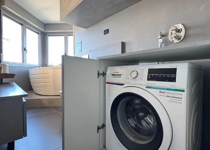 Panoramic Penthouse - Jacuzzi - Private Parking Brescia